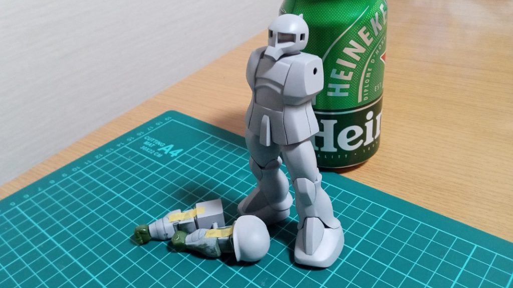 のんびり飲みながら旧キットの楽しいコウサクでした。完成品の詳しい画像はこちら→https://the-secret-agentman.blogspot.com/2025/02/gunpla-oldkit-zaku1-finished-model.html