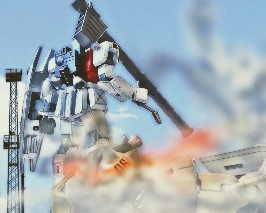 「生きてこそいれば……」ルースは倒れたザクIIを見てポツリと呟いた。するとルースのジムに通信が入る。「聞こえますかっ、ジムのパイロットの方!?」「ああ、聞こえている。どちらさんだ?」「良かった!こちらは宇宙シャトル管制塔です。頼みがあります!」「どうしたのです?」「今、第1マスドライバーでは輸送シャトルの発進を控えているのですが、アンノウン(所属不明機)が接近しているのです!」「この連中以外にも別働隊がいるのか」「敵は単機で基地内に侵入しているのですが、迎撃に向かったMS隊が全滅しているんです!」「単機で…?些か不可解だな」「ですが事実です。その敵機はもしかしたらシャトルの積荷を知っているかもしれません…」「積荷はコーウェン准将の新型MSか?」「何故それを!?」「自分はここのテストパイロットのルース・カッセルです。その機体に関してもある程度の事は聞いています」「なら話しが早い!あれは必ず宇宙に上げなくてはならない機体です。コチラも最前を尽くすので打ち上げ時間を稼いでくださいっ!」「了解した」ルースはそう返答するとフォルドとライラに通信を入れる。「こちらルースだ。フォルド、ライラ聞こえるか?」「フォルドだ。何だルース?」先に返答があったのはフォルド・ロムフェロー中尉だ。「敵機が1、マスドライバー発射場に接近している。俺達で迎撃に行くぞ」「1機でか?大した自信じゃないか」「侮るなフォルド。基地守備隊が壊滅したそうだ」「へっ、やっぱ俺達がいなきゃな」