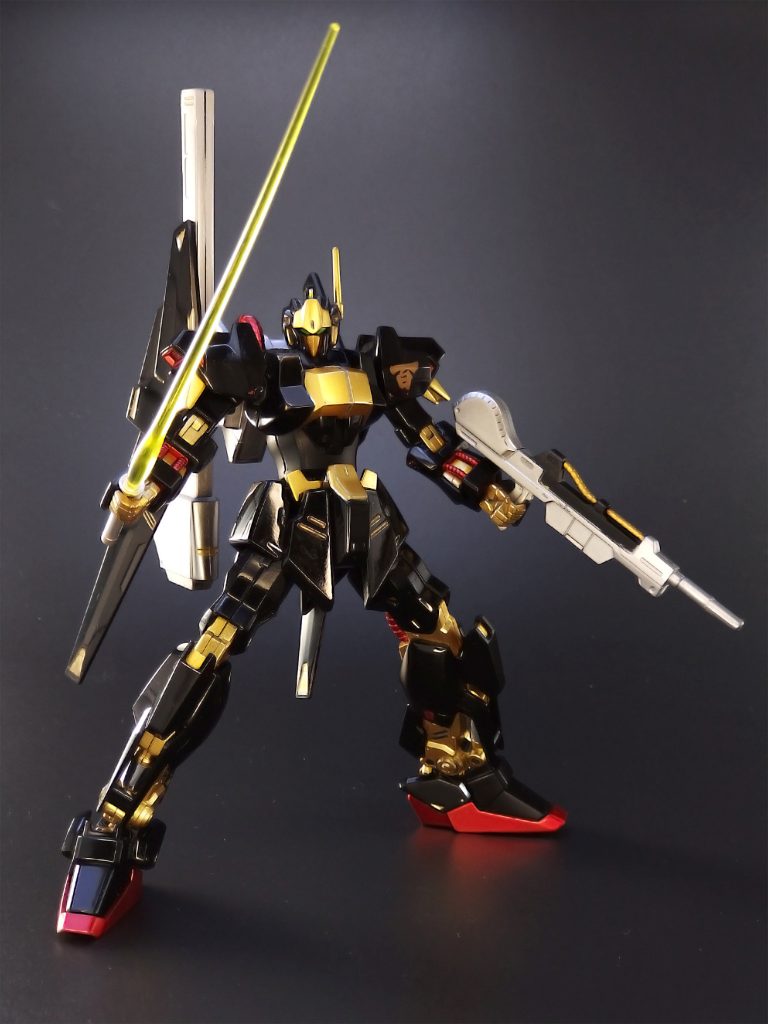ちなみに、このREVIVE版(HGUC 200)にはメガバズーカランチャーは付属していません。過去に発売された百式(HGUC 48)ではセットになっていただけに、削除されたのはかなり残念です。メガバズを単品販売してくれないものでしょうかねぇ…。