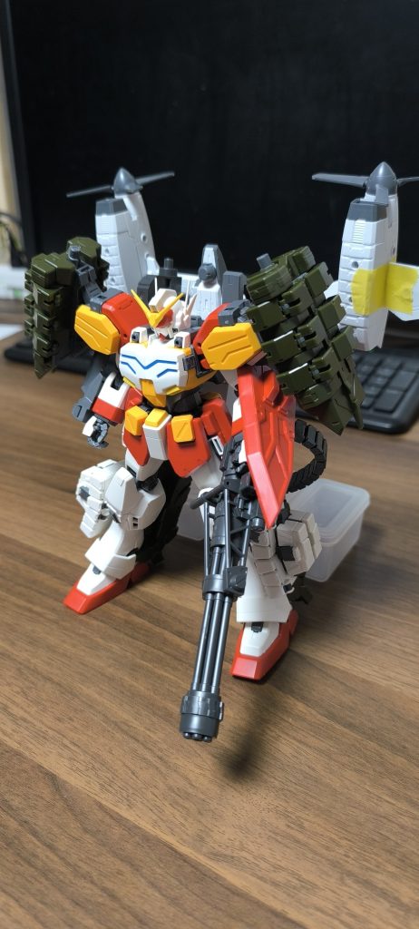 イーゲル装備はプレバンででましたが、漫画には空戦装備のダムゼルフライも有ります。全部盛りを作る際に大きさ・形状・価格が丁度良いものがあったので作ってみました。