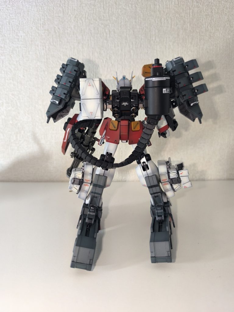 ダムゼルフライはバックパックのマイナスモールド部にピン接続なので脱着可能です。