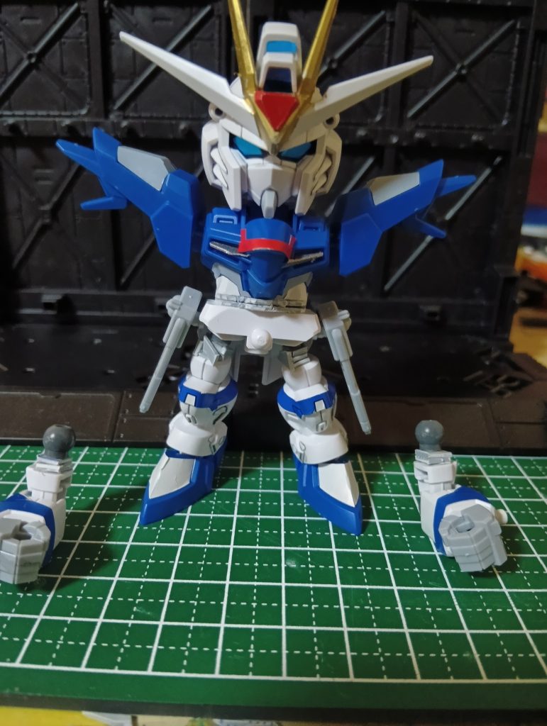 延長と言っては簡単で、足の付け根を3ミリ腕の付け根を2ミリ胴体2ミリ延長しましたそれだけです、ありがとうございましたm(_ _)m