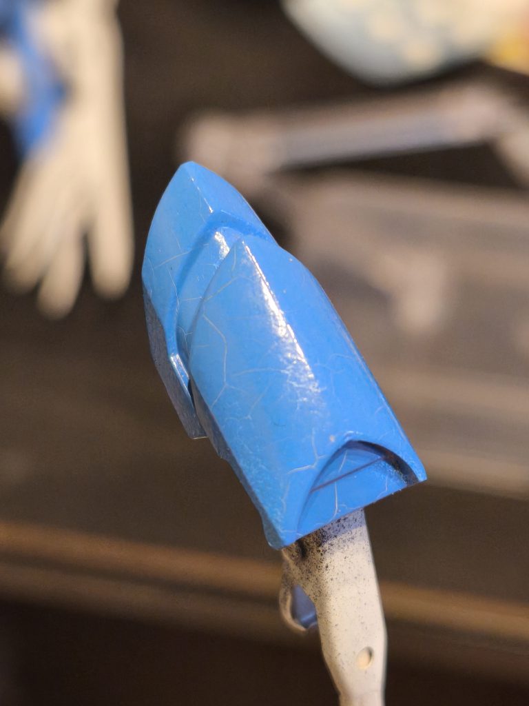 細かいひび割れが発生してしまいました。これはこれで、味がありますが…(zaku-kao4)