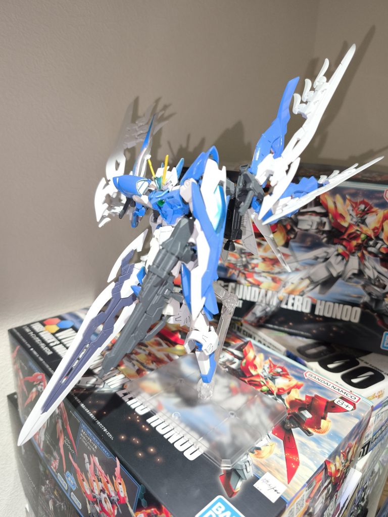 基本カラーは前回と同じライトブルーですが、バックパックのウィングバインダーを上下に2つ取付けられるようにしました。