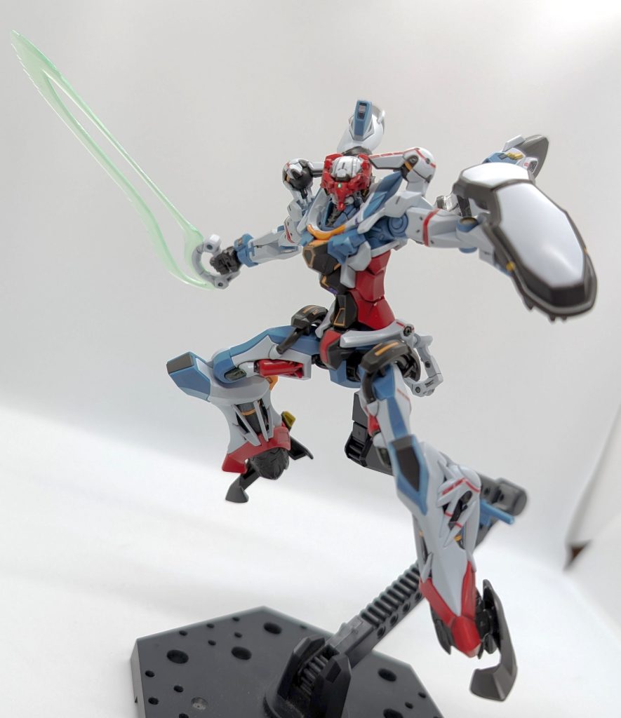 ビームサーベル(だよね?)抜刀!Beginningで出てきた方とは違って、こちらも随分と独特な形状。でも攻撃力高そうな感じがして強そうです!✨