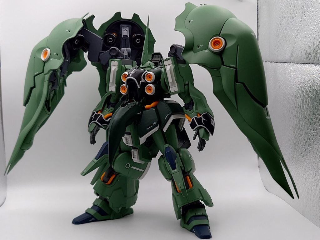 明度を落としたショットです… バインダーをある程度均一の位置に拡げたらバランスもとれて自立してくれます(gandam1)基本的には素立ちでのスタイル重視で作製することが多いのでこれでよし とします😀  ここまでご覧いただき誠にありがとうございました(zaku-kao3)