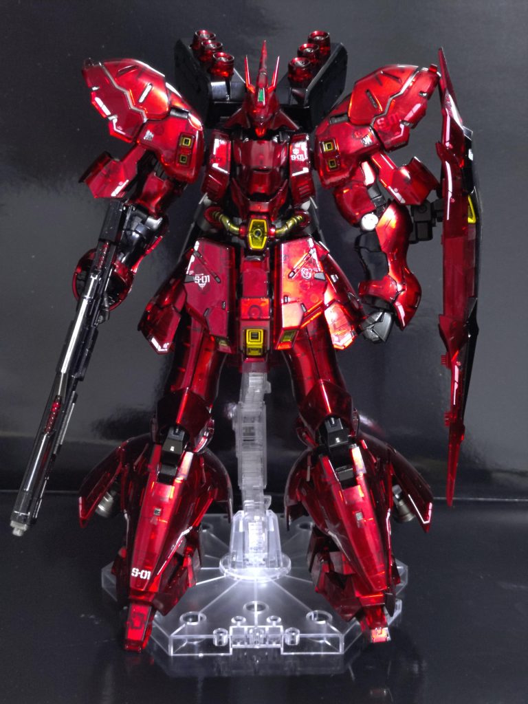 肩のデカールがまさかの下地クリアレッドが溶け出して潰れるという大失敗を犯し泣きそうになった。トップコートは一層目は軽く砂吹するって誓ったはずなのに。モンハンワイルズに間に合わせるために焦ってしまった。