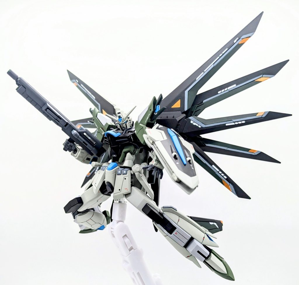 ・ハイマットモード翼を展開する高機動形態。オリジナルのライジングフリーダム同様MA形態でも使用できるが、その際は急旋回・急制動性能よりも排熱性能の向上を目的として、大気圏突入時に用いている