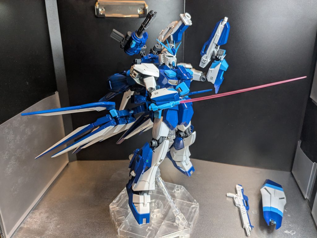 ビームサーベルもありました😅背中から出せなくなったので、右手に固定です★