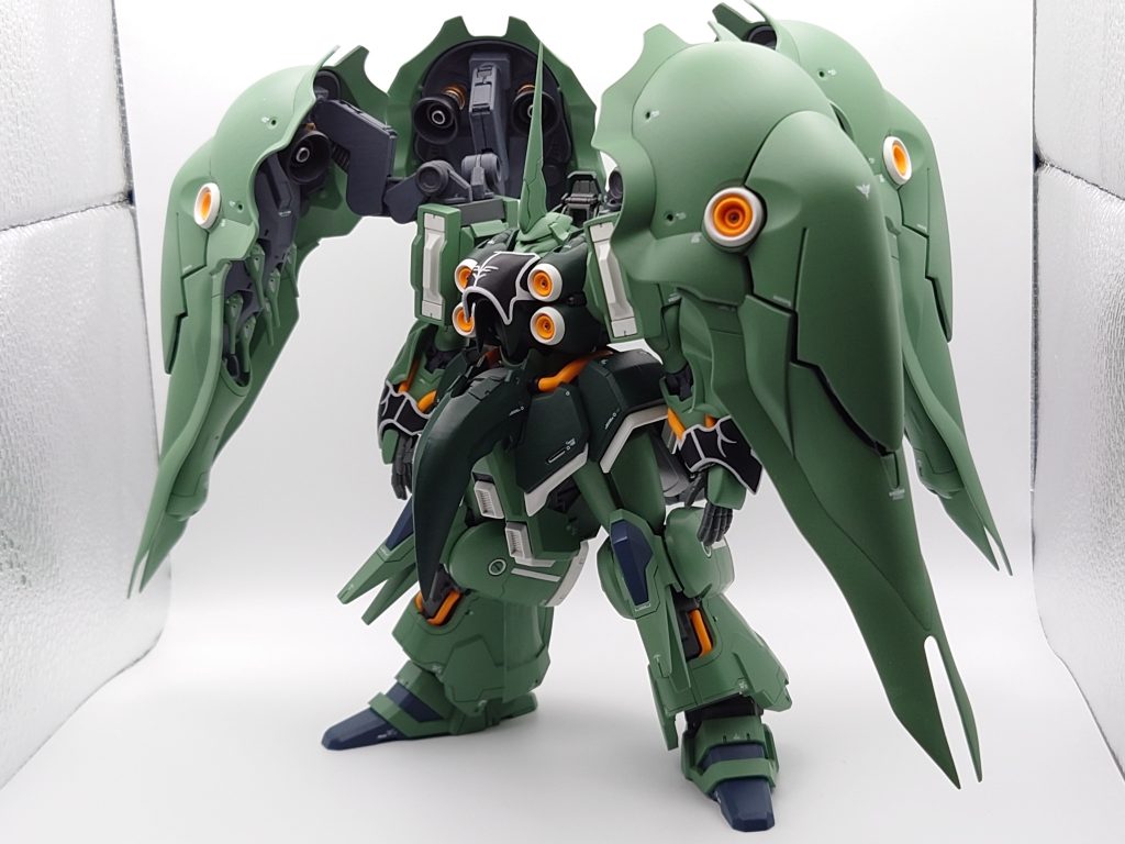 このキット 数年前に家電量販店で購入したまましばらく積んでました(zaku-kao4)自分の中で、作るならばそのままのスタイルではなくいろいろ改修しなきゃいけないだろうと思い敬遠してましたが ようやく手をつけて自分好みの感じに完成させることができました😊