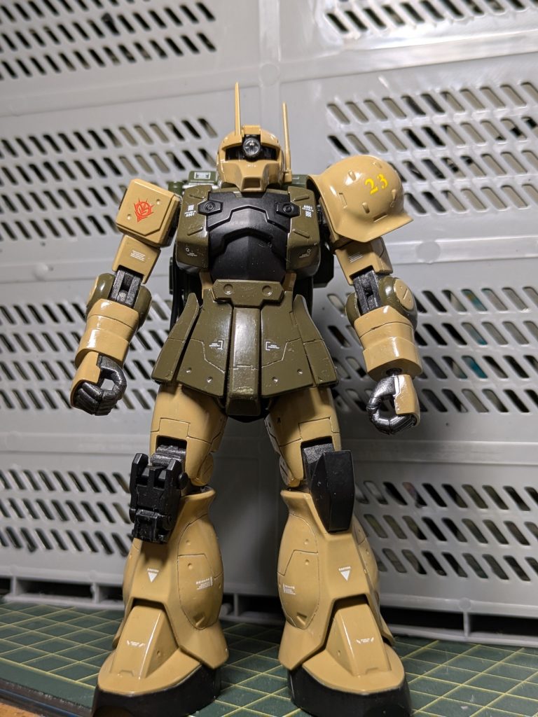 合わせ目処理、スジ彫り入れ、デカール貼って多少のディティールアップ。😃