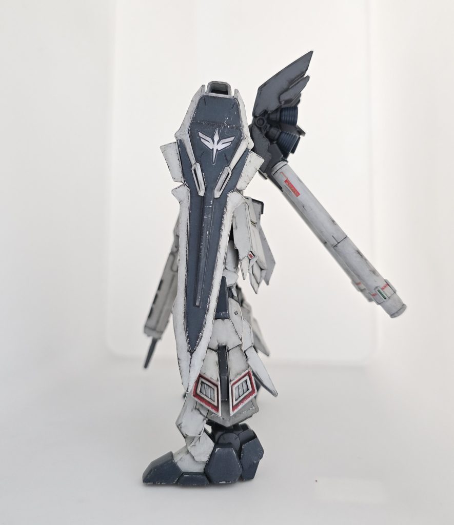 プロペラントタンクにはRGシナンジュ用のデカールを貼りました。完全に無しにするか悩んだ所でもあります。