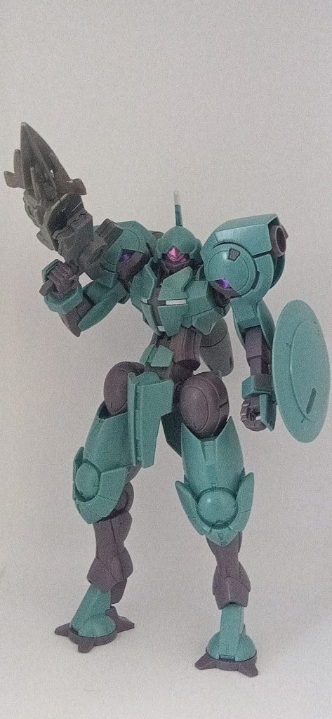 この前のガンプラ一番くじの手に入れたアクションパーツをライフルにくっつけることもできます。似合ってますね