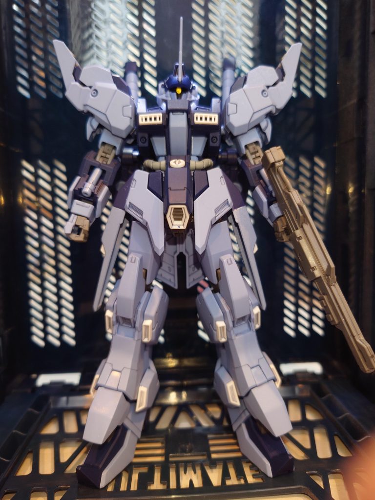 正面。サイドスカートはトライエイジガンダムのものに変更