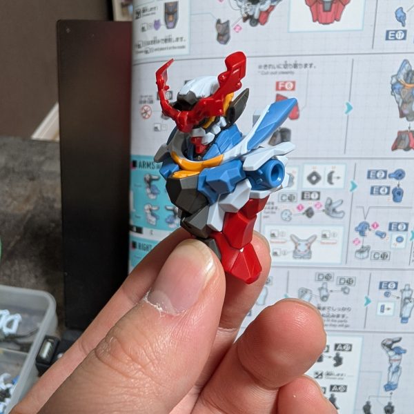 ジークアクス組み立て中