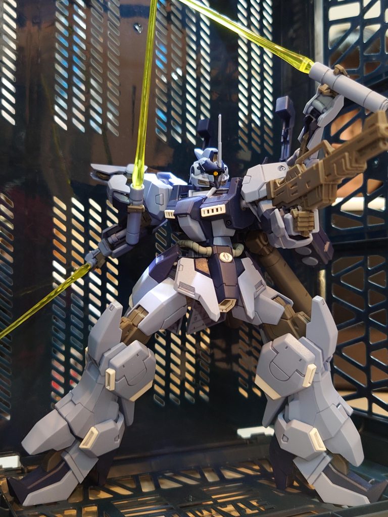 昔の箱絵にありそうなポーズ