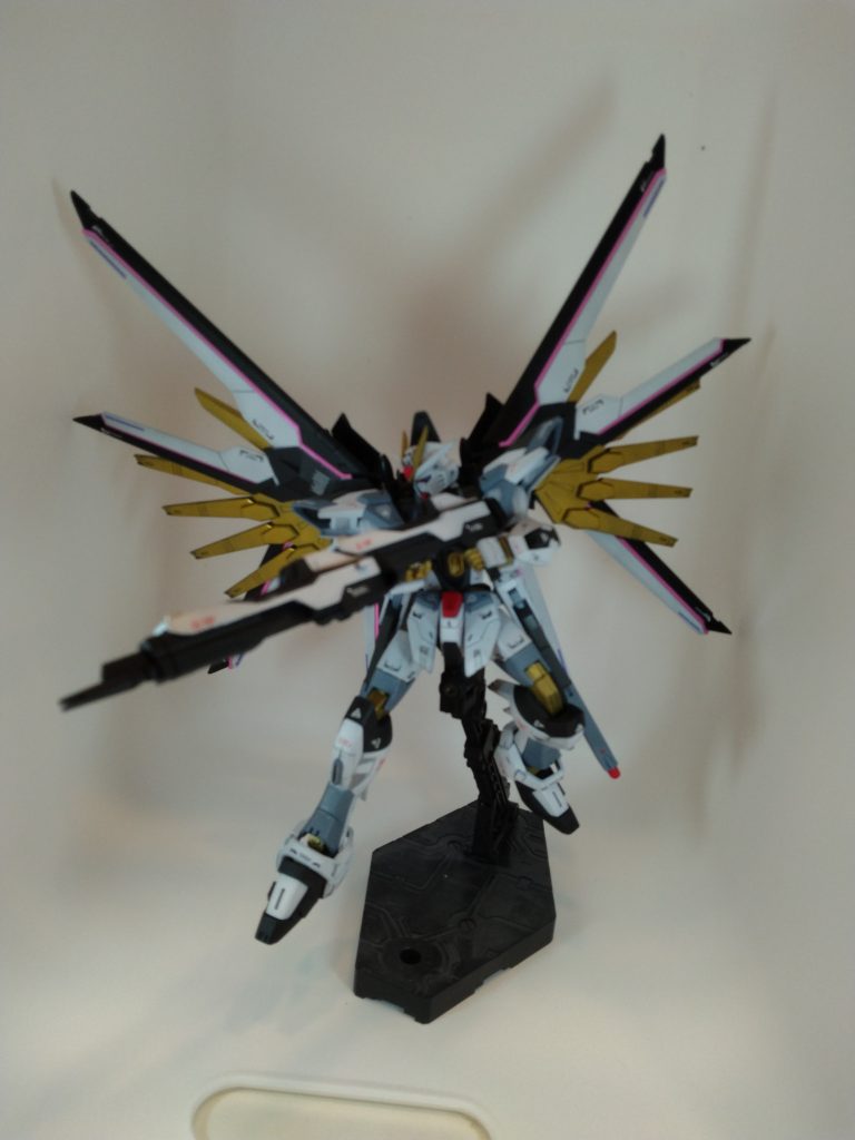 翼展開シルエットがかっこよすぎる