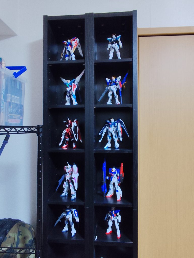 漫画を処分してHGサイズのディスプレイスペースに変更。