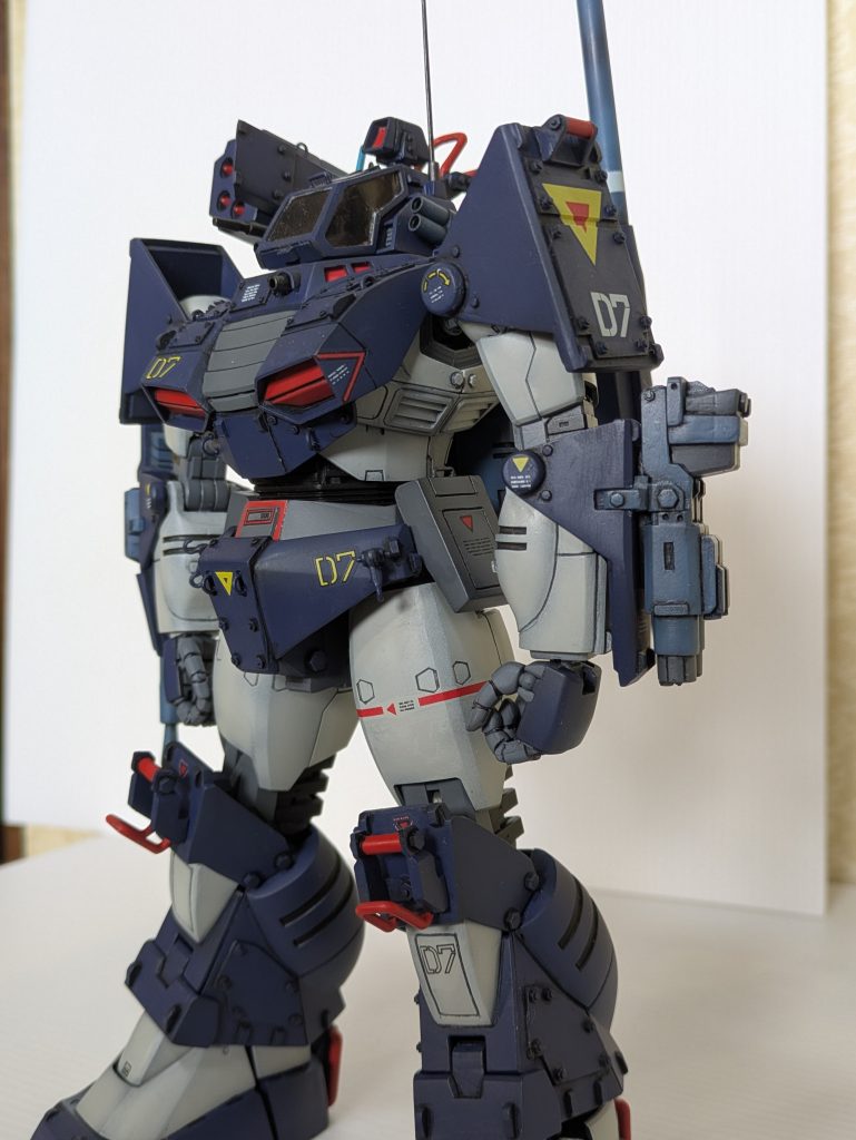 脇の下、上腕、太腿等はゲルググの名残りが残ってます。