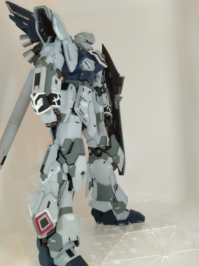 このキット、ver.KaというよりMGのver2.0くらいの位置づけなのでしょうか。他のver.Kaと比較するとディティールが少なめ…ということで気軽に着手したものの、スジボリ、塗り分け、リベットモールド追加などかなり時間がかかりました。