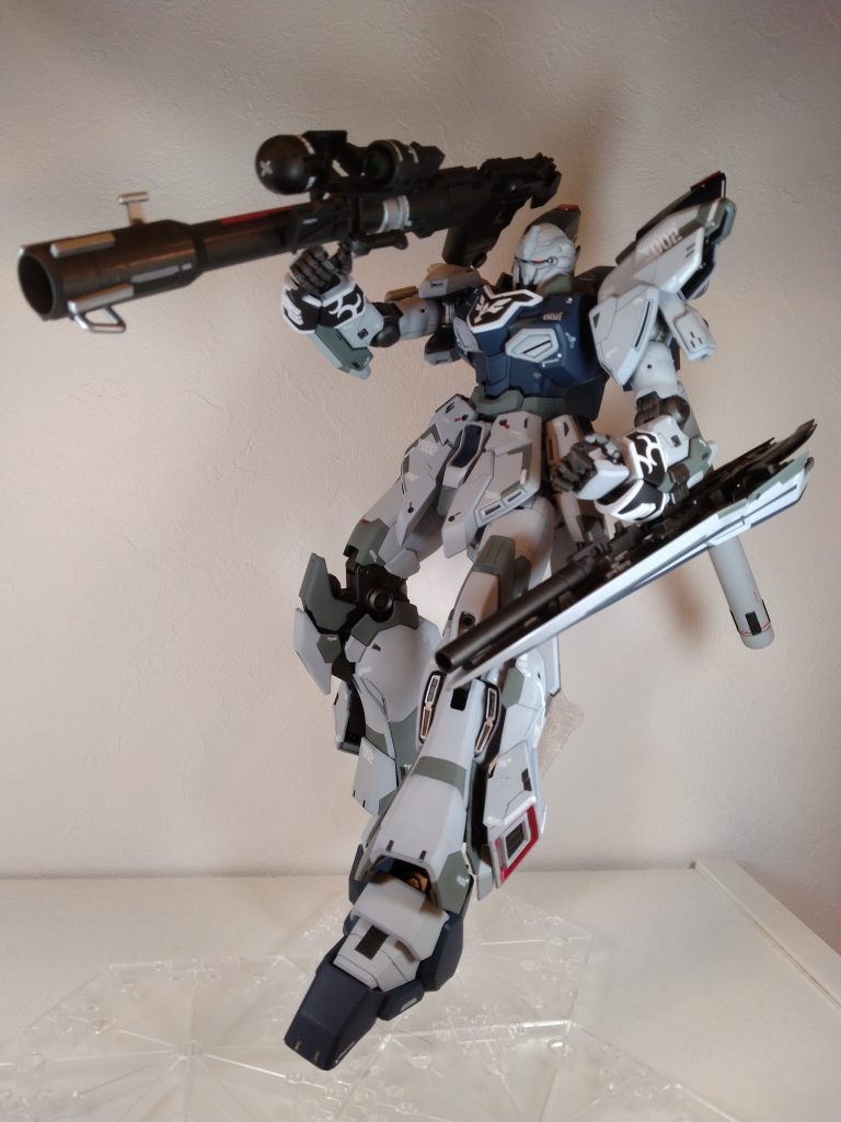 バズーカが肩アーマーと干渉するので誰かカッコいい構え方教えて