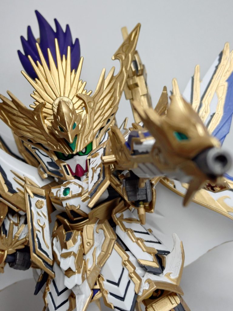 例によって稼働域が狭いため、なんとなくのポーズになりますね…【EXTRA】