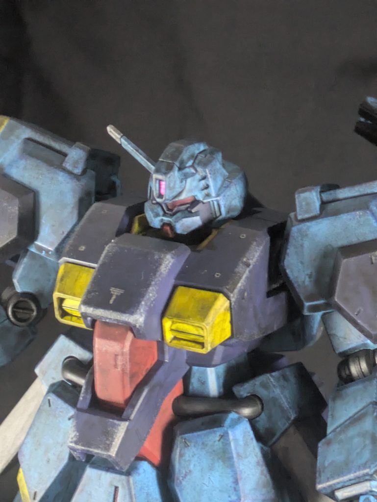 劇中のカラーはもっと暗い色なのであえて明るめの色で塗装した後に思い切りウォッシングで暗くしてます。