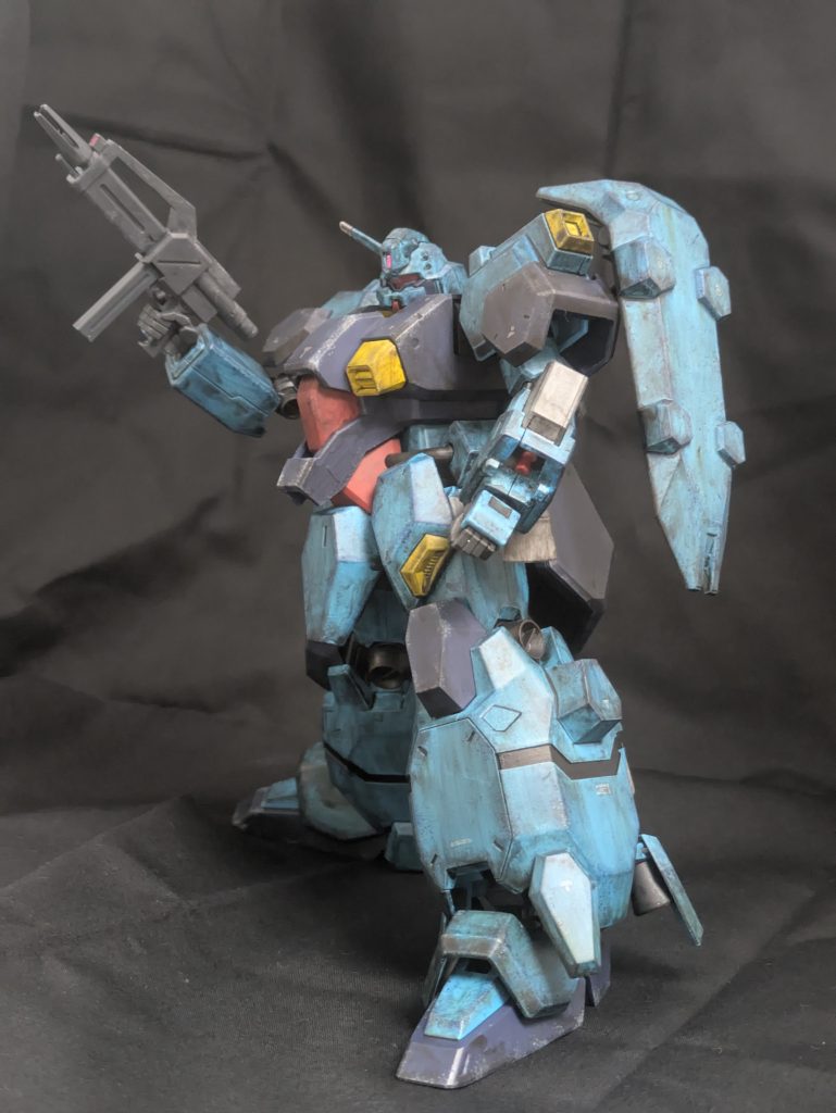 左腕のグレネードの発射口のハッチは塗装中に何処かへ落ちていなくなりました……。弾丸出しです。