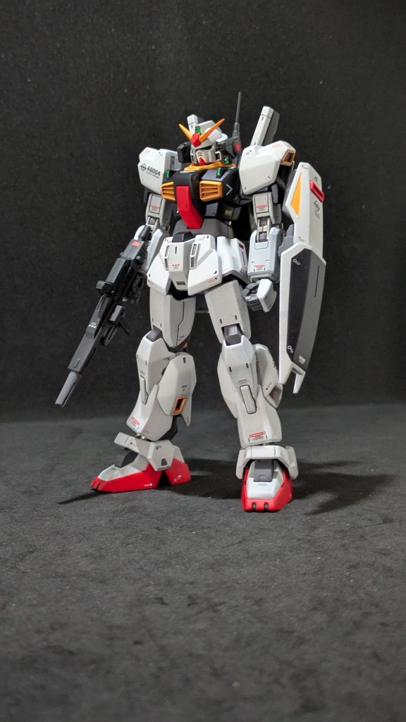 プリズムブルーブラックを艶消しで使ってみたかったので、胸部やシールドに使用しましたが、これは良い色ですね。