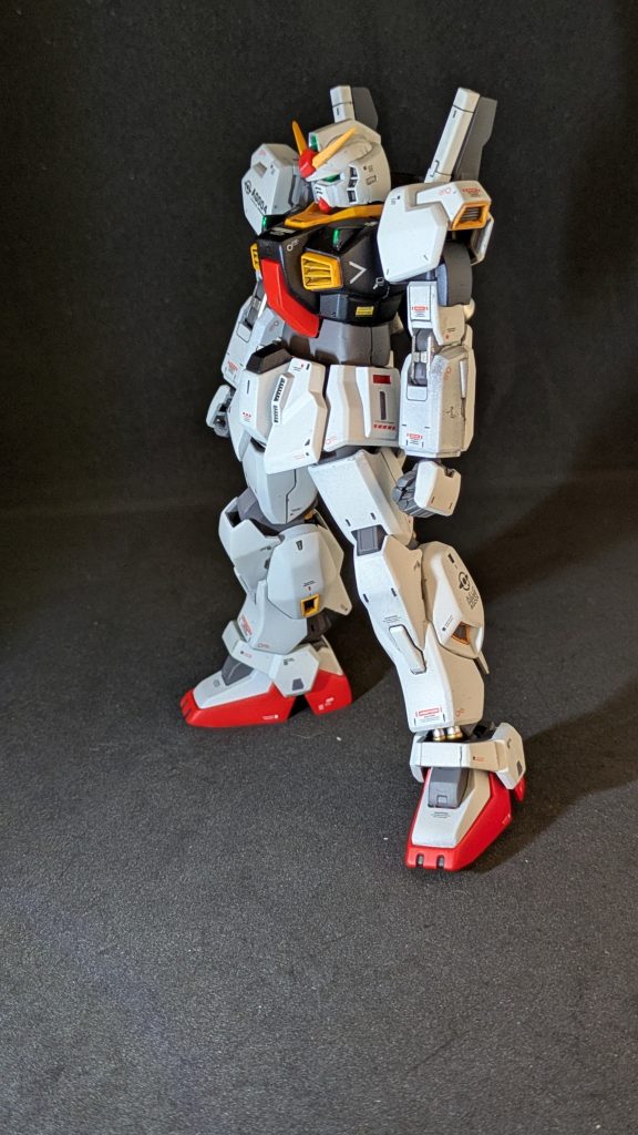 リヴァイブに関してはいろんな意見がありますが、これはこれでカッコいい機体だなと思います。上半身の詰まりが気になったので、下腹部を延長しましたが、もう少し短くて良かったかなと。