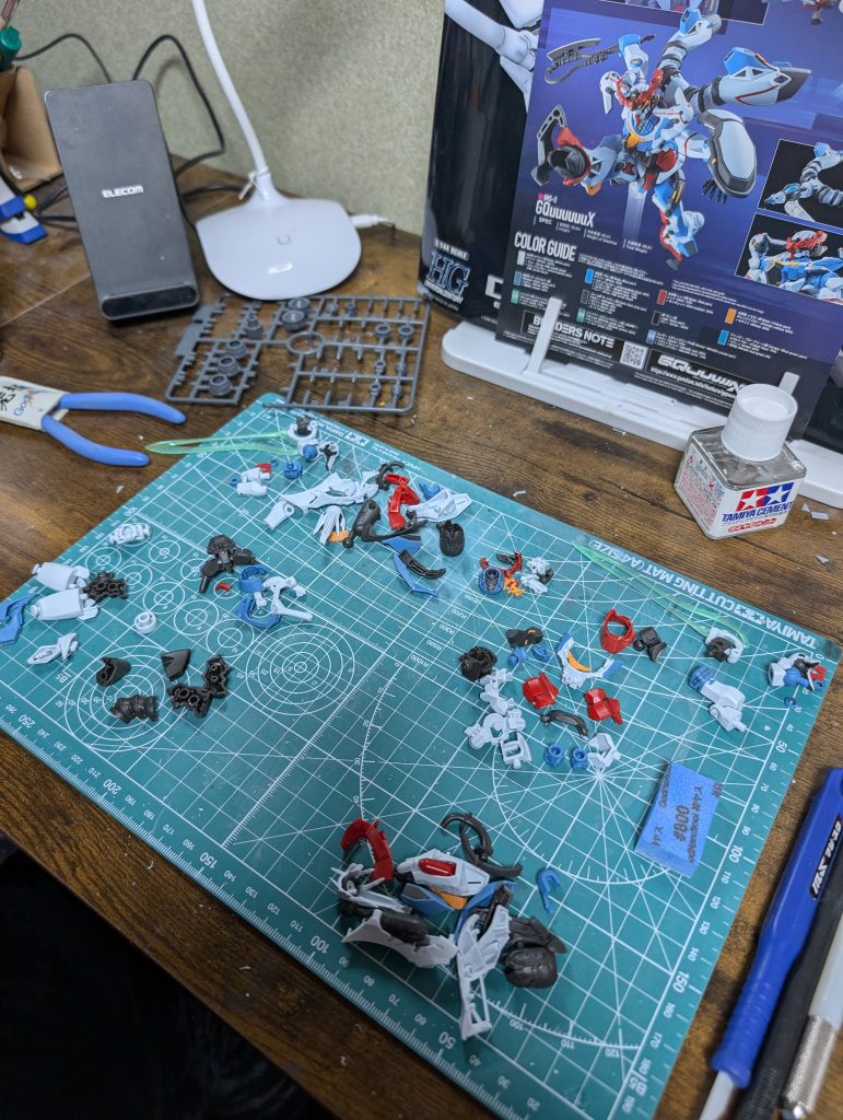 HGにしてはパーツが細かくて大変な印象。1/144ではHG以上RG未満みたいな。