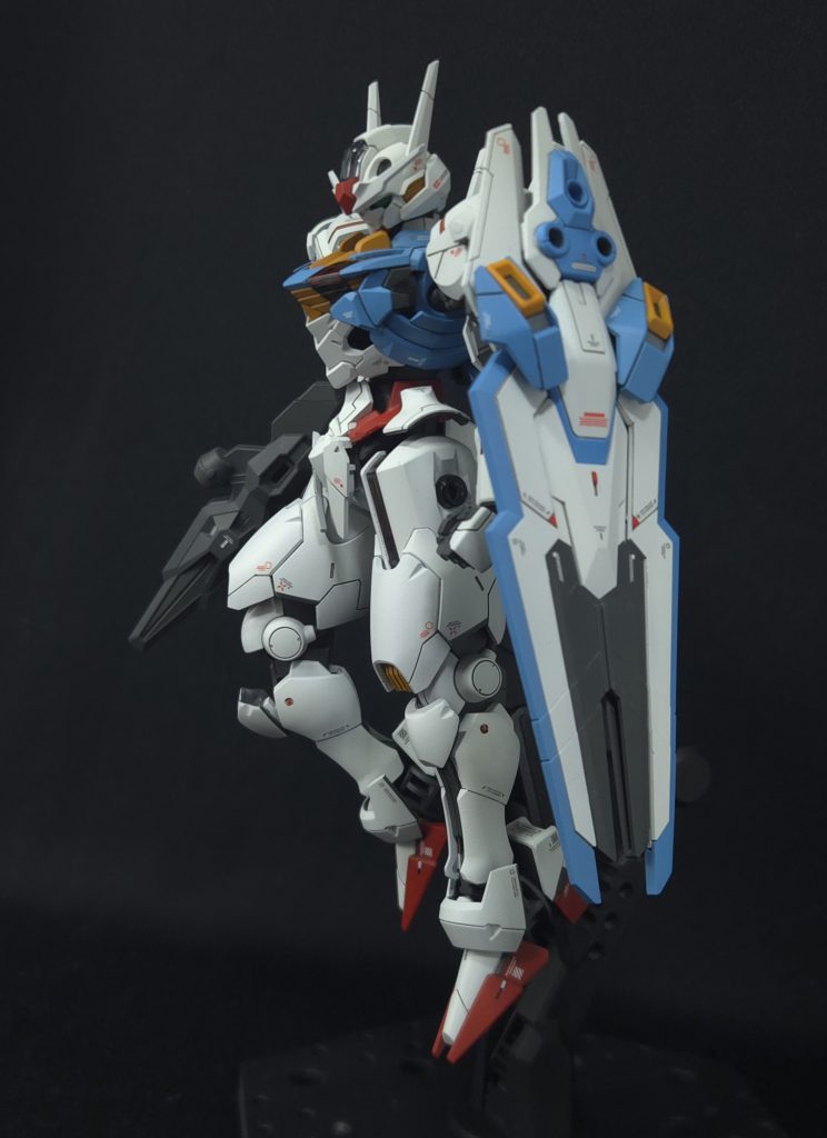 例によってカラーリングは好みで適当ではありますが、エアリアルの持つ「女性的」なイメージから、やや暗めのパステル寄りにしてます。