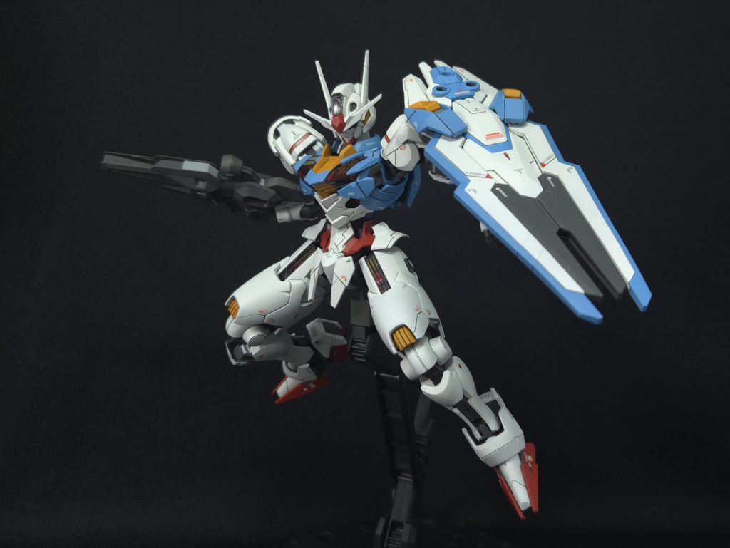 ですが、やっぱりキマる時はしっかりキマるので、このバランスは見事だと思います。個人的にはフルメカ版よりHGのほうが好みかもしれません。