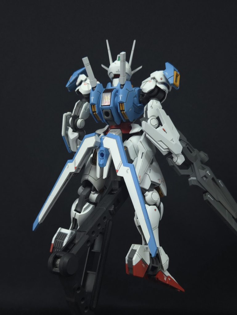 分離した盾はこんな風に着くんですね…、アニメ見てるだけでは全然気付かなかった…。