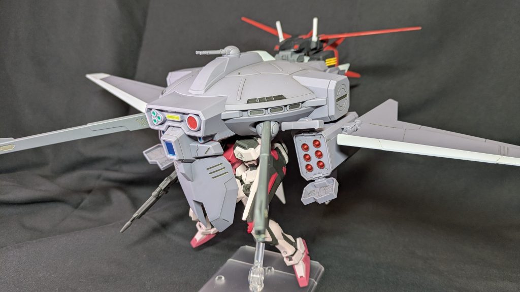 主翼も全展開だとかなりデカい