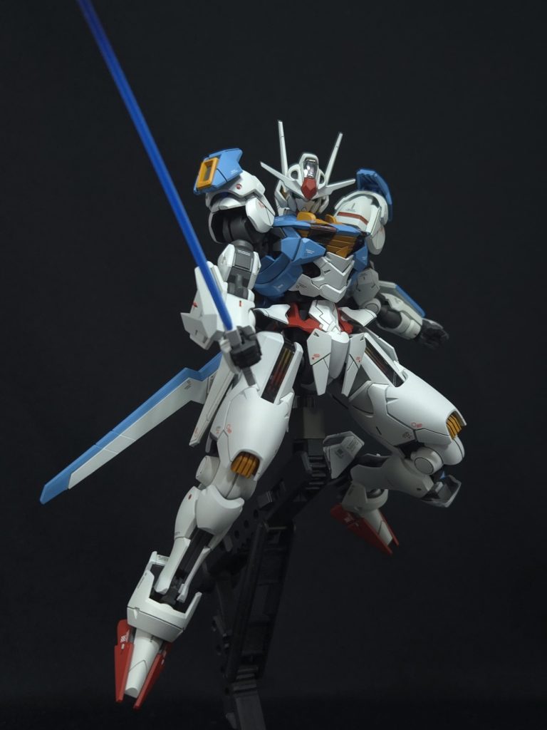 ライフルとビームサーベル、基本的な武装がちゃんとしてるのはありがたいのですが、欲を言えば平手パーツが欲しかったですね…