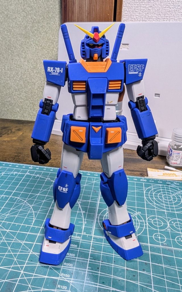 中の人。78のver.2.0かな?素体だと拳がデカく感じます。