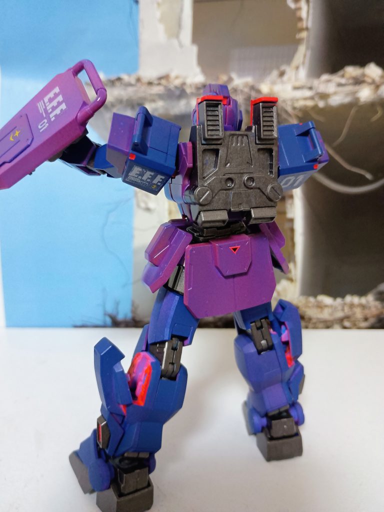 ビームサーベルをしまっておく部分から漏れる赤が再現できてるかな?