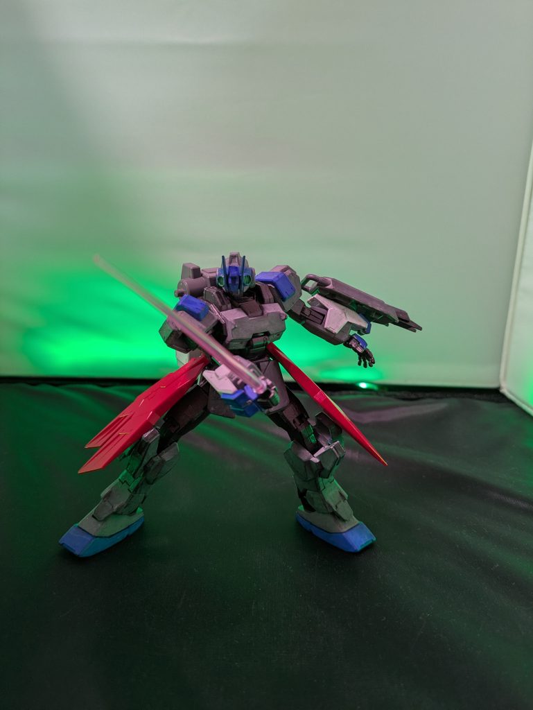 ビームサーベルジムスナのものコンテナシールド中にビームサーベルなどの武器を収納できる