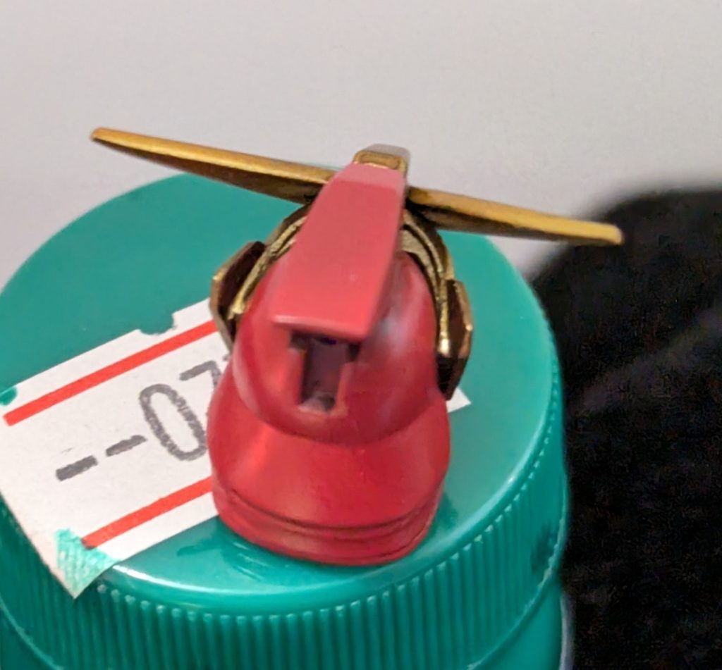 お面は全体的薄く削り込んでます