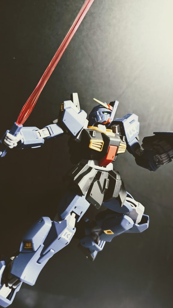 サーベルでポージング【趣のある加工にしてみた】MK-Ⅱの「THE GUNDAM」ってデザインはいつ見てもカッコイイ✨番号は03にしました。