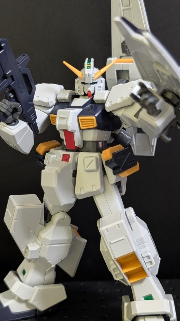 雑にポージング一つ驚いたのは「左手パー🖐の手しかないの!?」って…左手何も持てないんだなぁこれ。今回も雑にスミ入れ&ツヤ消しで〆ます。