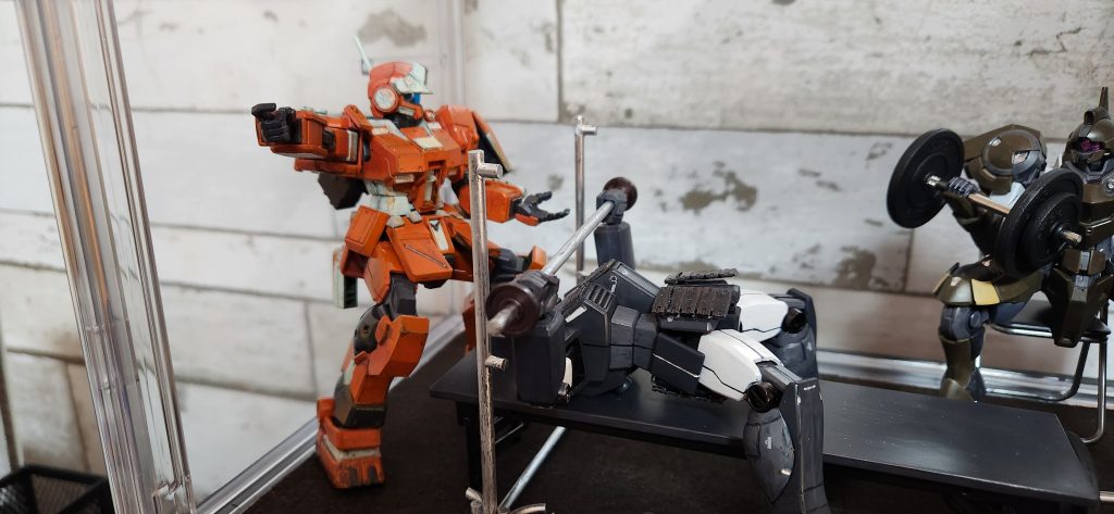 ジムスパ「すみません。後2セットなんで先にラットマシンとか別のでお願いします」ハイングラ「あ、はい」