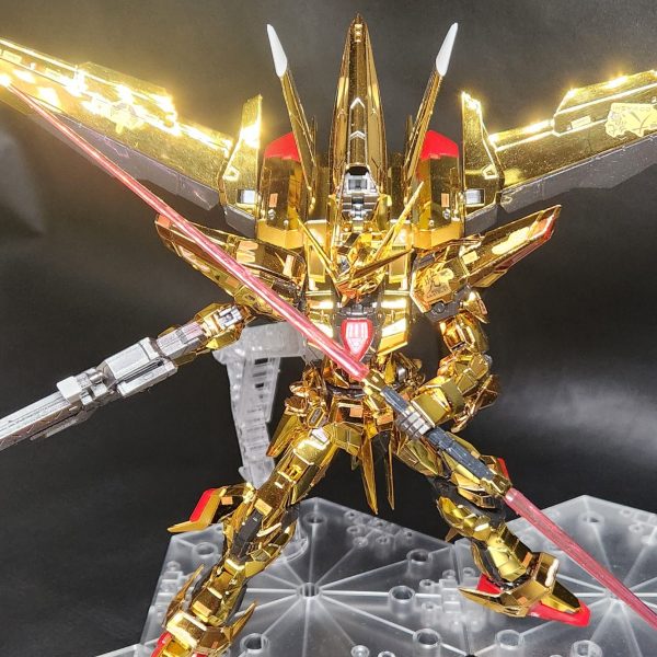 黄金の意思を受け継ぐ機体　暁