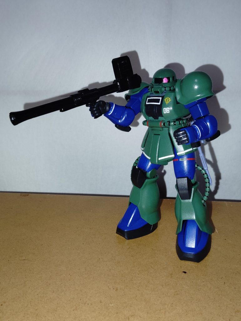 最後までご覧いただき、ありがとうございました。 ここのところザク系の投稿が続いてしまいましたね・・・。 今回投稿した第一次量産型ザクは、その中でもなかなかにマニアックなチョイスだと自負しています。 既存のキットを改造し、自分が持てる限りの技術と工夫を凝らしてこういったマイナー機体を製作するというのは、私の中でガンプラ製作の大きな楽しみのひとつです。 と言いつつ、実は次回は私の中でも記念すべき投稿なので、かなり王道な機体を製作したいと考えています。 よろしければまた是非覗きに来てください(今から製作しなければならないので、かなりお待たせするかもしれませんが・・・)。 最後になりますが、本作品をご覧になっての感想などいただけますと幸いです。