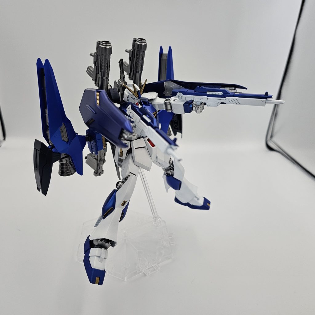 両手撃ち。※実は盾が干渉して肘が曲がりませんw一応曲げは出来ますが今度はブースターに干渉しますw