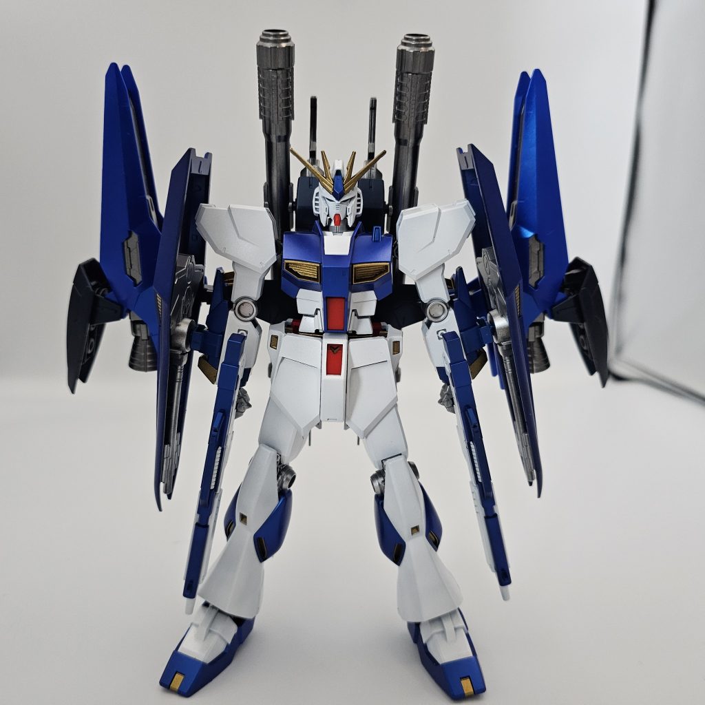 正面から。カラーはアレックスをモチーフに、バズーカのマウント方法は向き違いますがケンプをモチーフにしています。それっぽく見えてくれてれば幸いです。