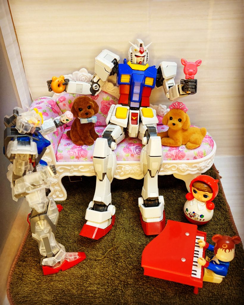 オジキ「和むの〜ストライク君」ストライク「そうですね〜犬可愛いですね~」オジキ「ちゃうわ！アムロのピアノ演奏姿が可愛いんだろ!」