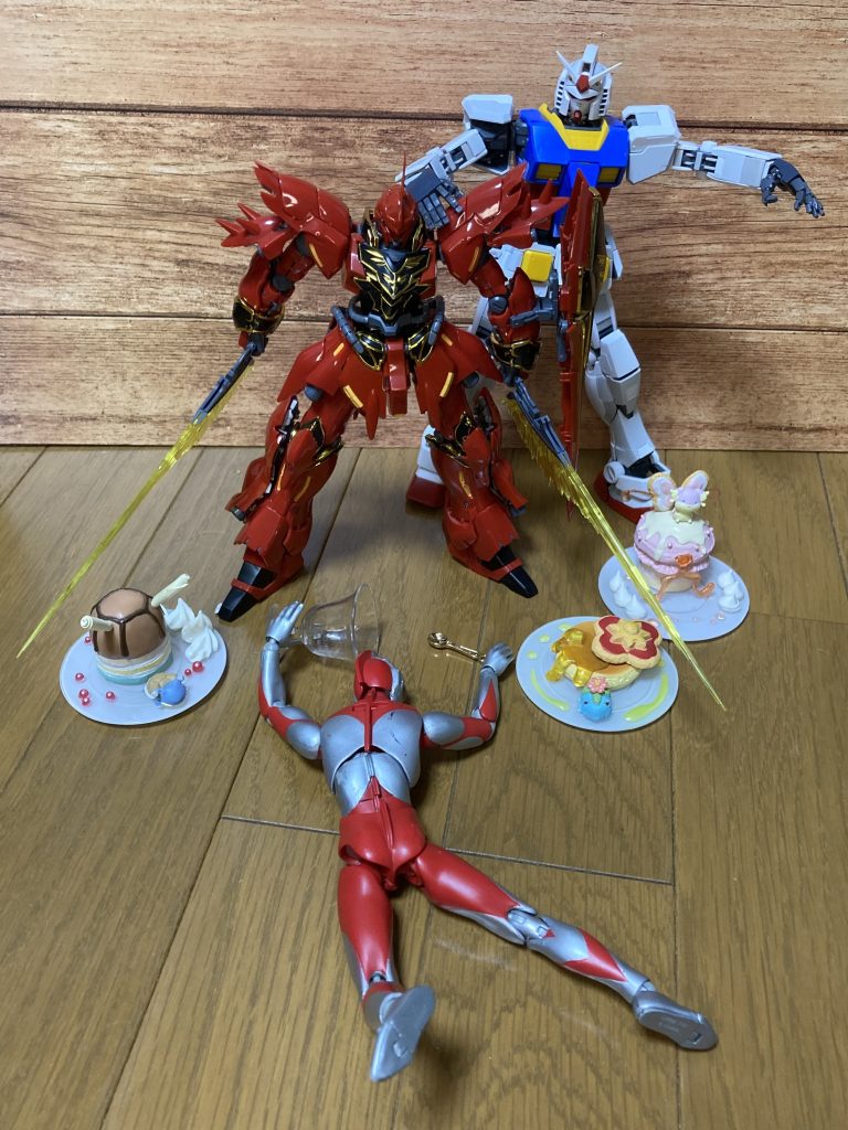 オジキ「シナンジュ君！パフェ食われただけで怒り過ぎや！落ち着けぃ！それにまだあるやん…」シナンジュ「許さん…お気に入りを食いやがって…」光の国のおっちゃん「解せぬ…」 