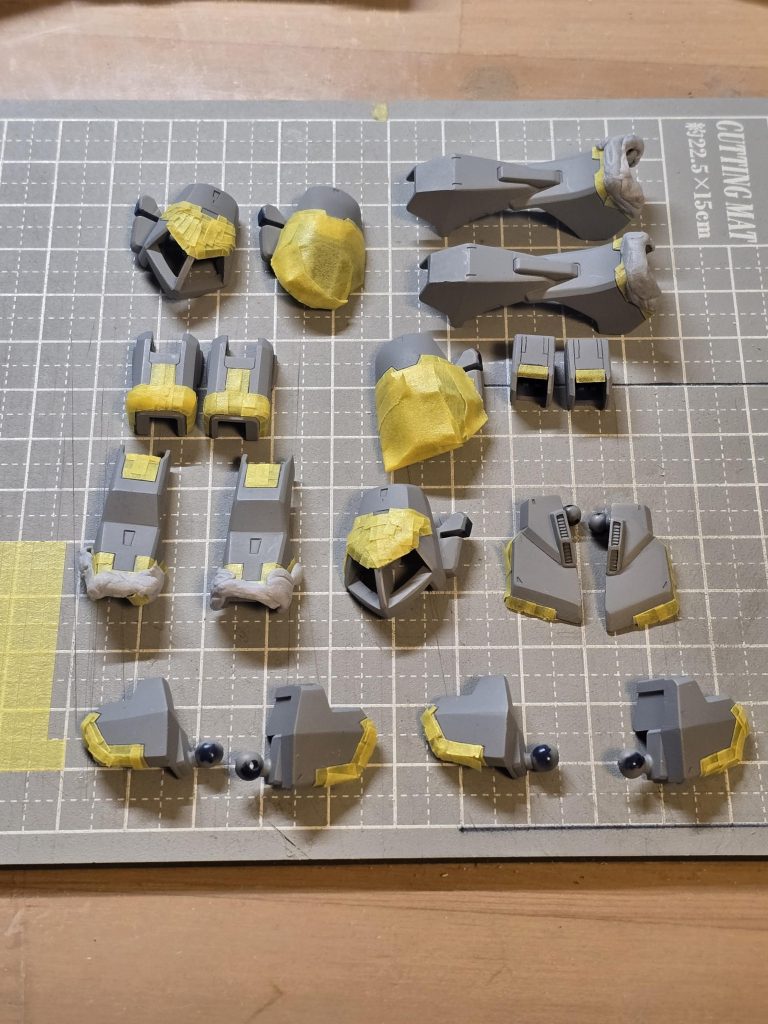 マスキングも頑張ったけど、めくれてきて、結局隙間から塗料が染み込んだりしちゃいました(；・∀・)